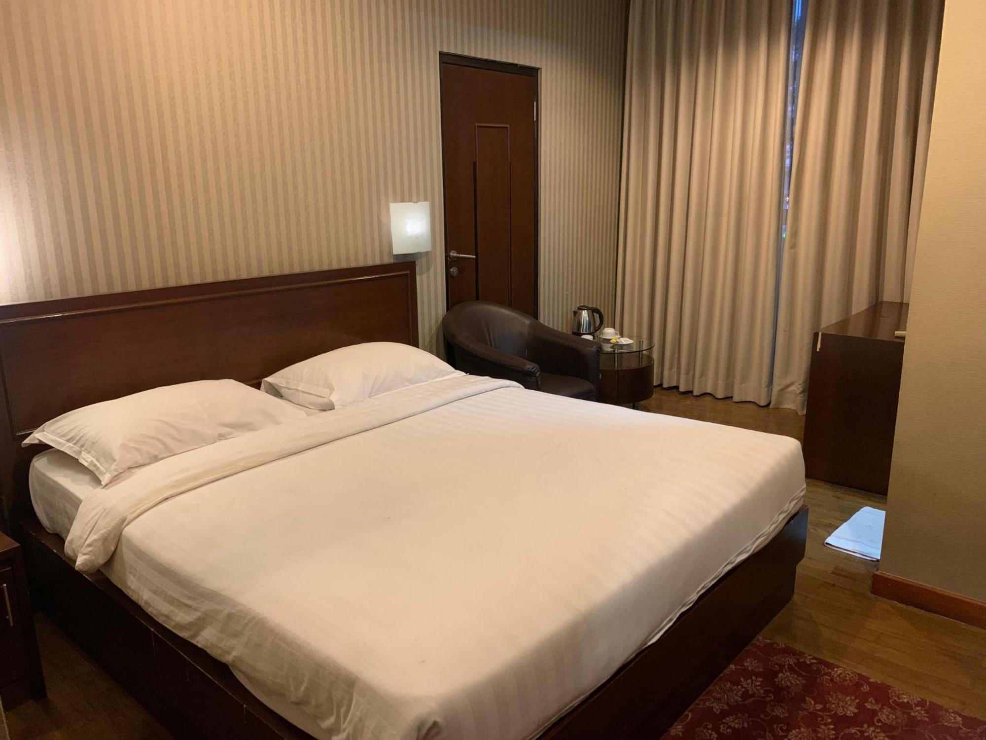 Enhaii Hotel บันดุง ภายนอก รูปภาพ