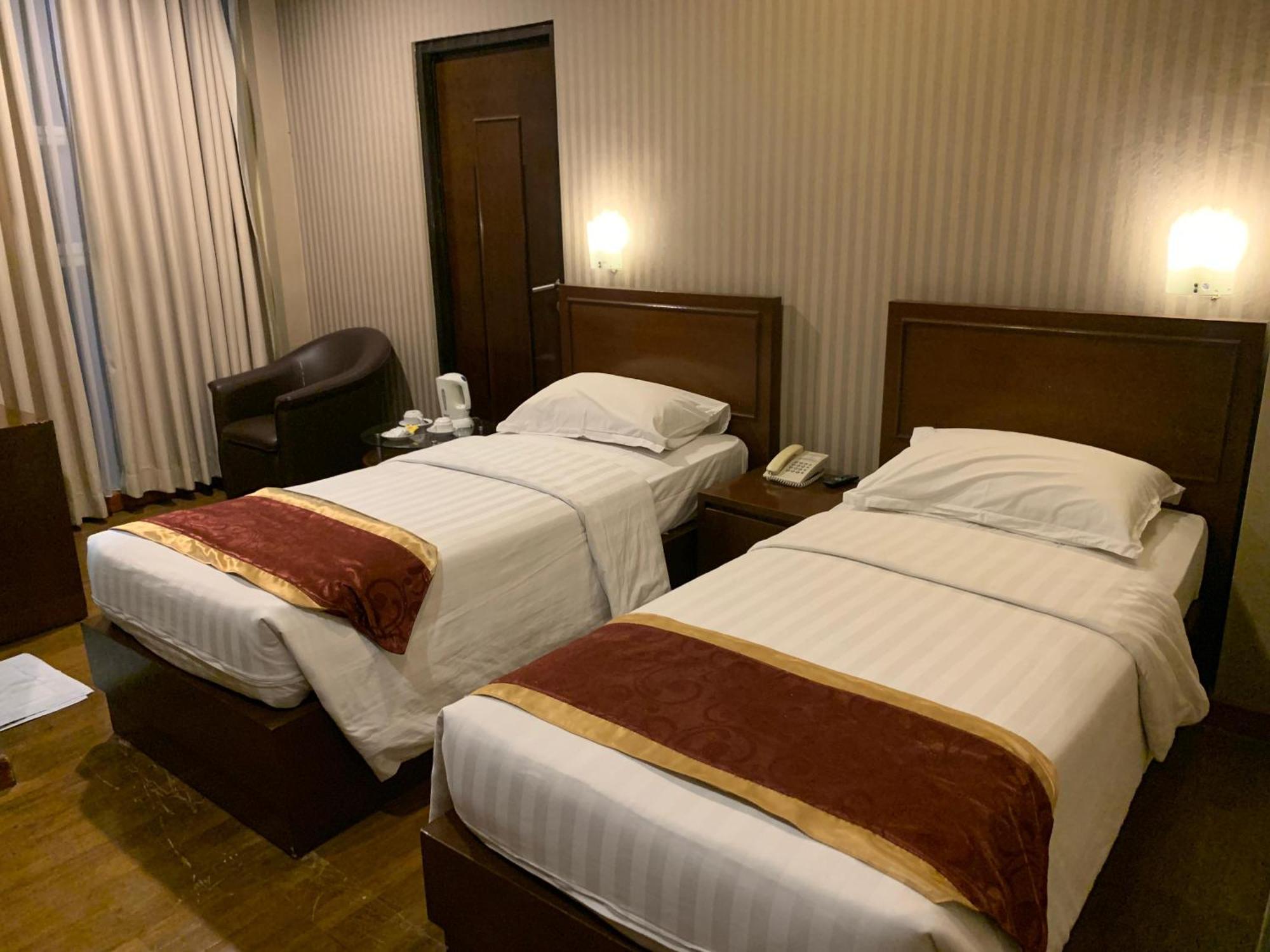 Enhaii Hotel บันดุง ภายนอก รูปภาพ